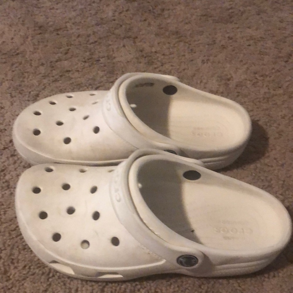 White crocs women size 6